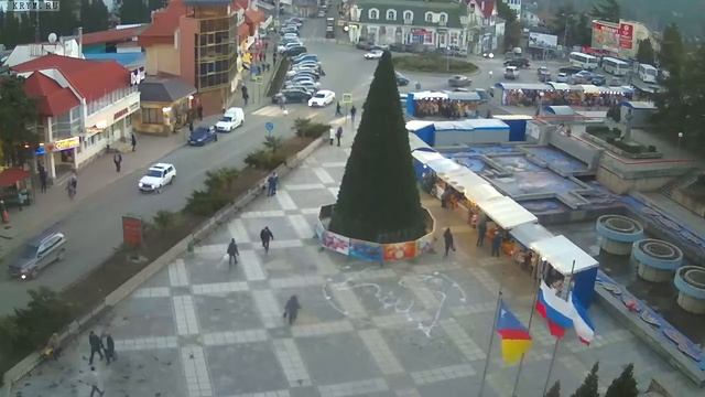 Вебкамера "Площадь Советская". Запись 19.12.2016 17:00:04 смотреть онлайн