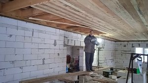 Подшивка чернового потолка своими руками