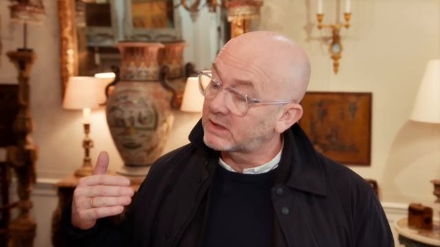 Drew Contemplates Altering Antique Mirror, Removing 19th-Century Decorative Eagle | Salvage Hunters смотреть онлайн
