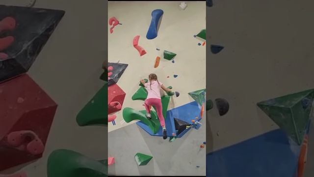 вот так я лазила тогда и так сейчас. лазаю😀🧗 смотреть онлайн