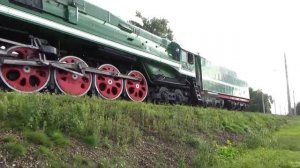 Паровоз П36-0110 с туристическим составом
