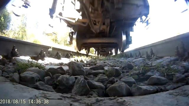 Перчик. Камера под под Электровозом (Ермак) 2ЭС5К-232 с грузовым поездом смотреть онлайн