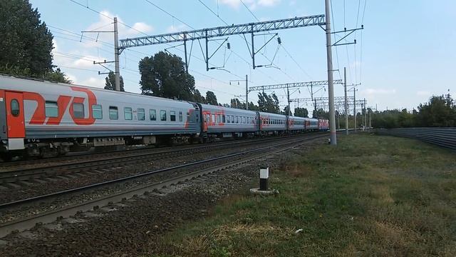 Электровоз ЭП1-084 с пассажирским поездом смотреть онлайн
