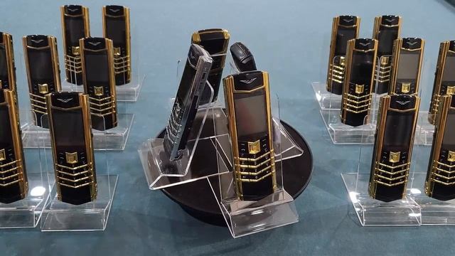 Vertu V10 Review Sang Trọng смотреть онлайн