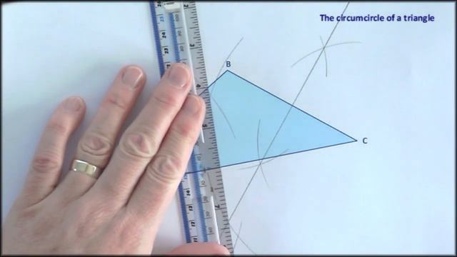 Straightedge and compass: constructing the circumcircle of a triangle смотреть онлайн