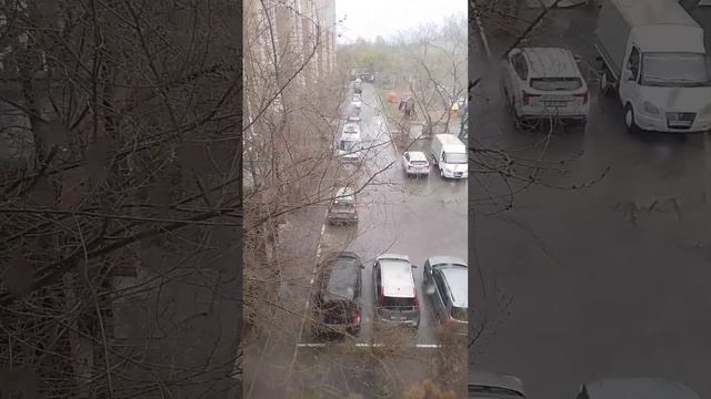 скорая помощь во дворе, и врачи, и водитель смотреть онлайн