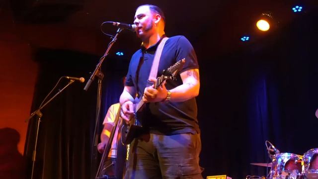 28 Spline - I´m a man (live in Roadrunners) смотреть онлайн