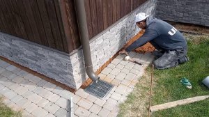укладка плитки на песчаное основание отмостка вокруг дома.