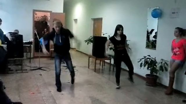 Танец на день студентв.mp4 смотреть онлайн