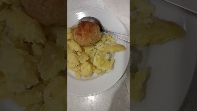 Гнилая черная картошка - детям, котлета не соответствует норме ( должно быть 80гр). смотреть онлайн