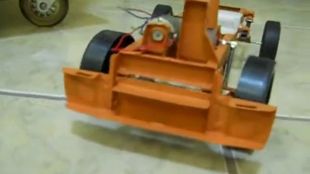 RC Truck in Test, Showing Internal Mechanism смотреть онлайн