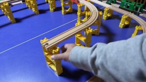 Томас и его друг ☆ Дорога по туннелям и мостам! деревянные  рельсы Brio!