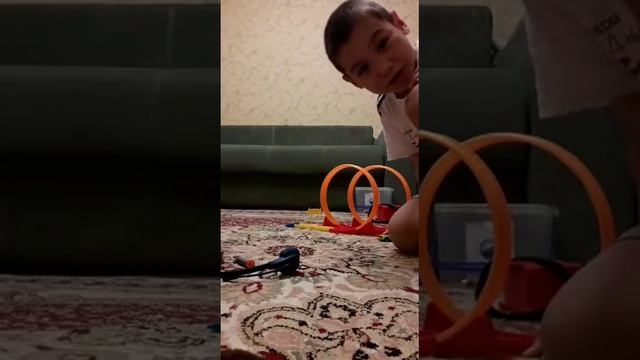 Гоночный трек в виде спирали смотреть онлайн