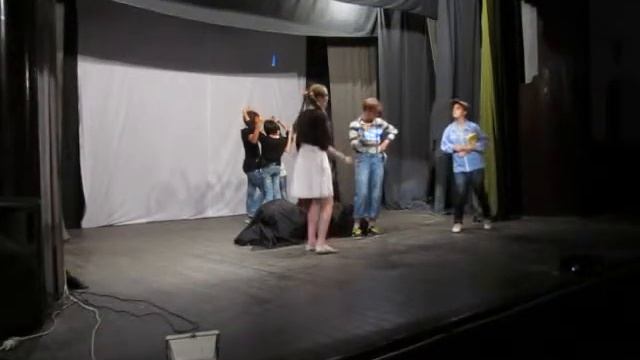 2015-05-12: ОШ ”Станоје Главаш”: “Тамна страна месеца”: режија: Мирослав Станић смотреть онлайн