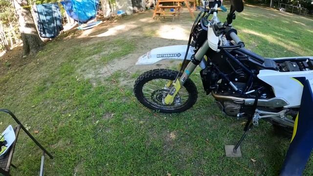 Husqvarna 701 Enduro ABS / TC Switch and Cheap Ebay LED Headlight Install смотреть онлайн