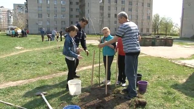 26 апреля 2015 г 9 м-н высадка деревьев г.Лозовая, Харьковская область смотреть онлайн