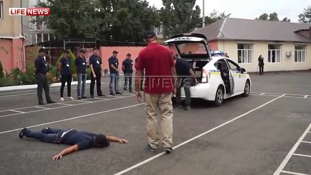 На учениях у Саакашвили спадали штаны смотреть онлайн