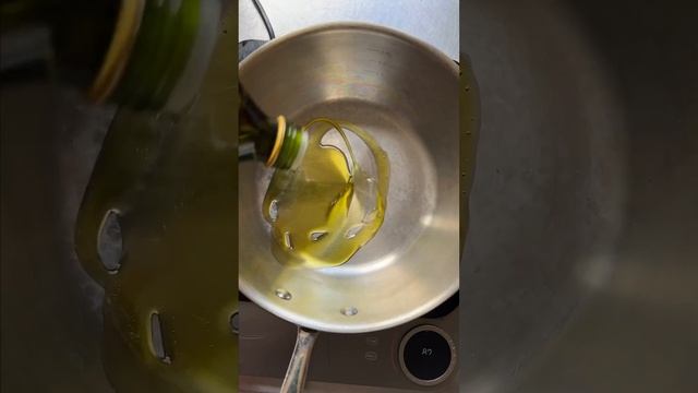 Introducing the Caprese Ravioli.. смотреть онлайн