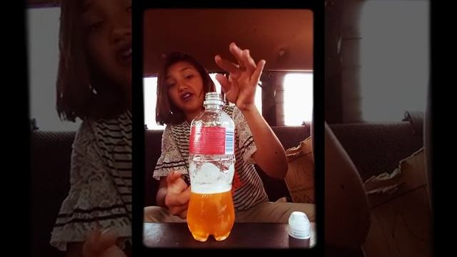 Testing flavored water??? With orange Tic Tacs and Ice Cube's peppermint смотреть онлайн