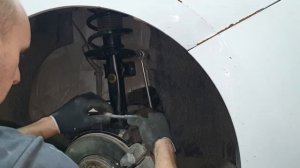 Замена амортизаторов VW Polo