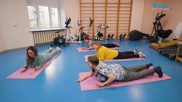 Зарядка для людей «серебряного» возраста. Упражнения для укрепления мышц спины и бёдер