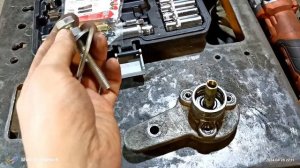 Как демонтировать подшипник из глухой посадки без съемника. Рабочий способ