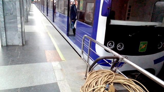 "1-ый Модернизированый" Еж3 в 81-710.1(5917-5634-5635-5617-5720) ст.Армейская метро Харькова смотреть онлайн