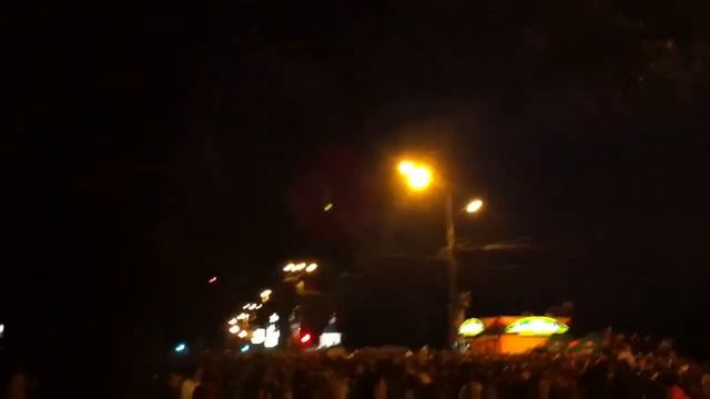 Толпа перед МГУ на дне города 4.09 смотреть онлайн