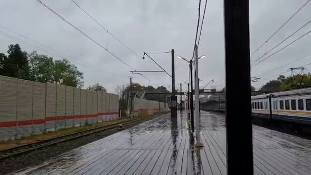 три электропоезда на станции Мещерская ( Сколково ) смотреть онлайн