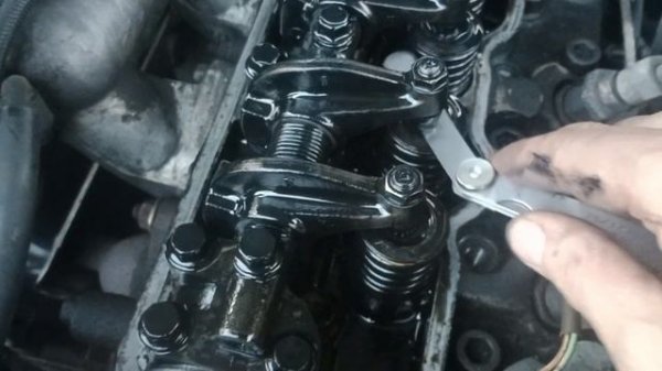 Регулировка клапанов Двигатель 4D56