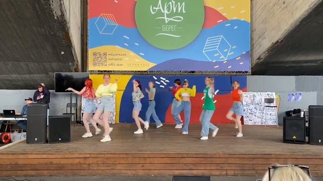 [PERFORMANCE] TWICE "Dance The Night Away" [by Sunrise | EXPRESS IT] смотреть онлайн