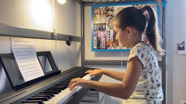 Начала учить новую мелодию 🎼 смотреть онлайн