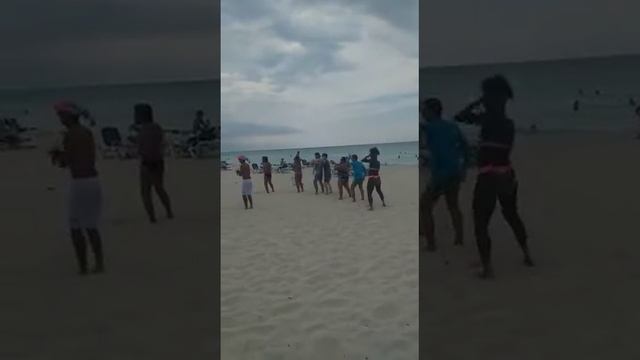 Bailando con el equipo de Animación del Hotel Arenas Blancas Vacaciones 2019 en mi Cuba смотреть онлайн