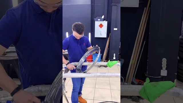 Полировка внешних полок из нержавейки. 1 этап- шлифовка кругом скотчбрайт#auto #mechanic #polishing смотреть онлайн