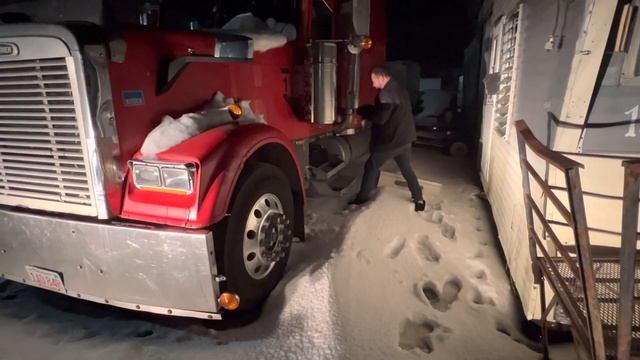 Ligando o Caminhão no inverno depois da tempestade de neve e amanhã tem mais neve смотреть онлайн