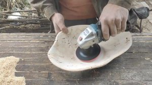 Фруктовница из сухого сувеля елки со следами древоточца