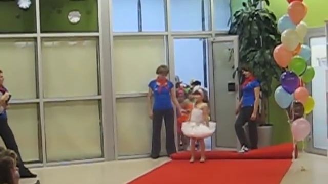 Пышные юбки Lionel Skirt смотреть онлайн