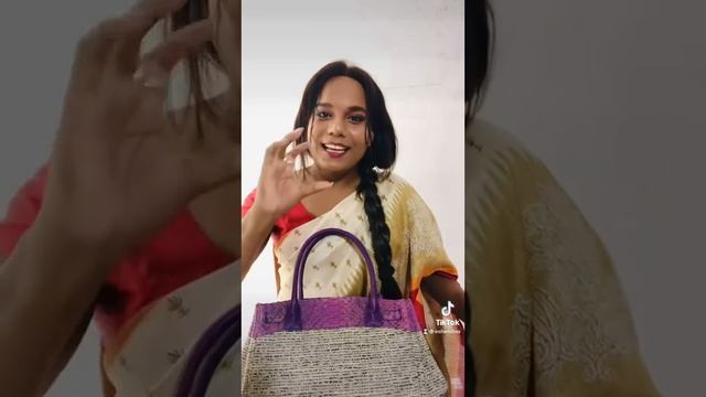 What's in my bag 👜? (Teacher Version) смотреть онлайн