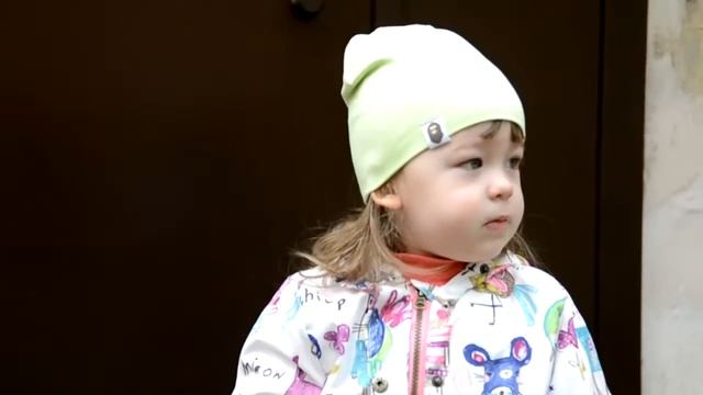 Кира и Лера на прогулке смотреть онлайн