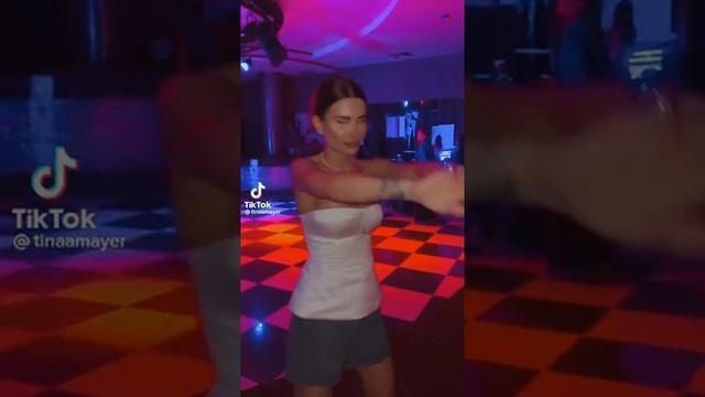 Как человек танцует, такой он и в постели смотреть онлайн