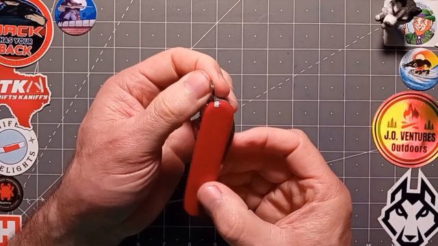 🇨🇭 Victorinox COMPACT - A 'Minimalist' Victorinox Knife ... UNBOXING | Review | SAK | EDC | Red