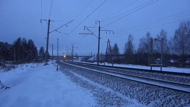 Электровозы ВЛ10-1509 и ВЛ11-034 с грузовыми поездами смотреть онлайн