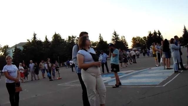 Вокалист в смежном жанре... смотреть онлайн