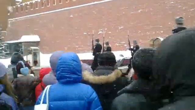 СМЕНА КАРАУЛА У ВЕЧНОГО ОГНЯ В МОСКВЕ смотреть онлайн