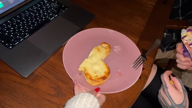 РАСТОПЫРИЛА НОГИ чтобы он не падал