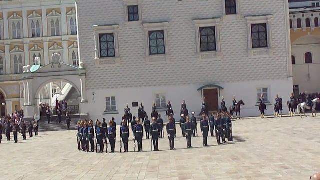 Развод караула Президентского полка в Кремле 13.06.2015 смотреть онлайн