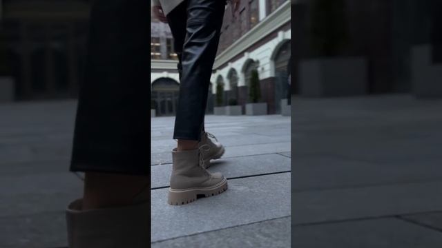 Супер модні Зимові черевики NAА смотреть онлайн