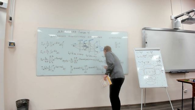 Физика. 25.04. Дифракция Фраунгофера на прямоугольном и круглом отверстии. Сфаzированные антенны. смотреть онлайн