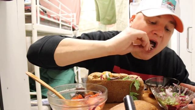ШАШЛЫК В БУХАНКЕ МУКБАНГ MUKBANG смотреть онлайн