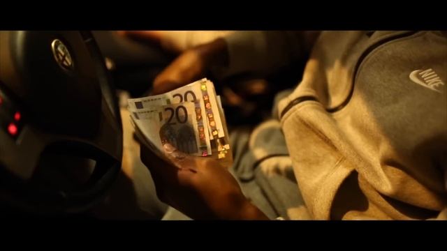 Kazmi (mikamikaz) - Laissez-Moi Dans Mon D (Clip Officiel) смотреть онлайн